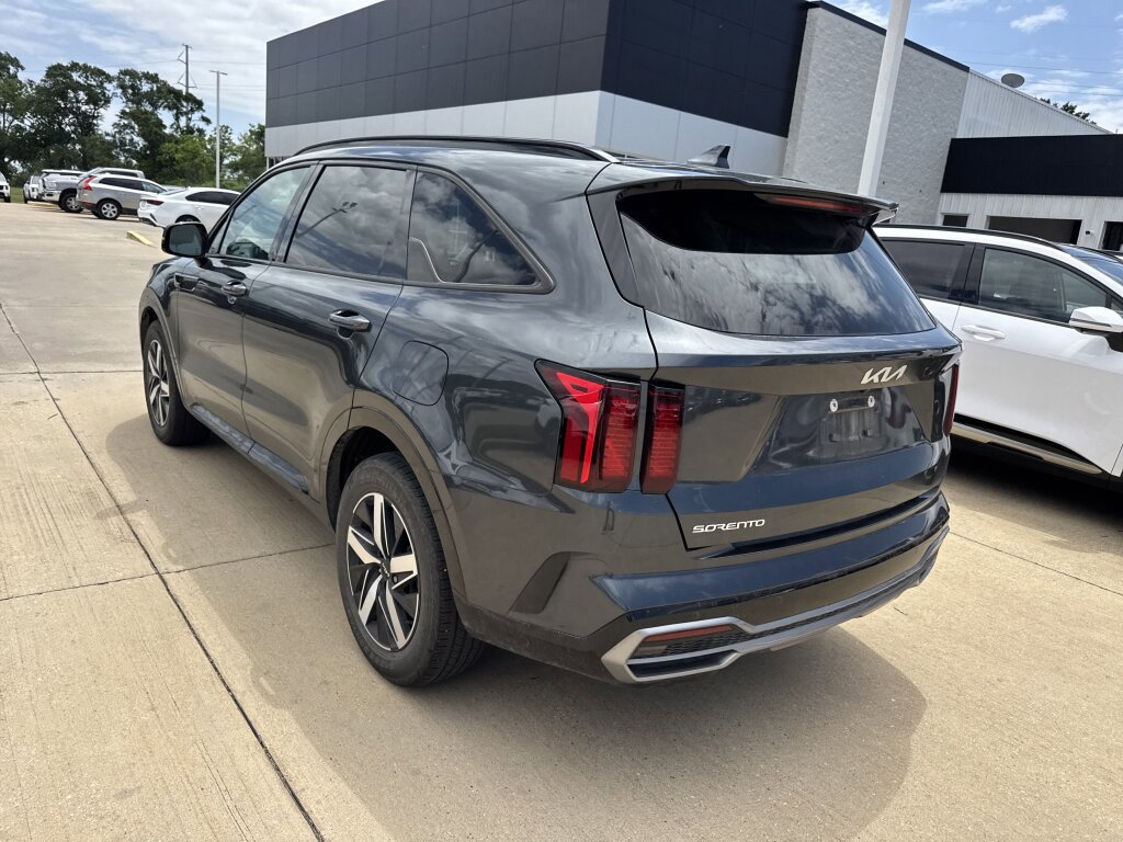 Used 2023 Kia Sorento S w/ Panoramic Sunroof Package FWD image 16