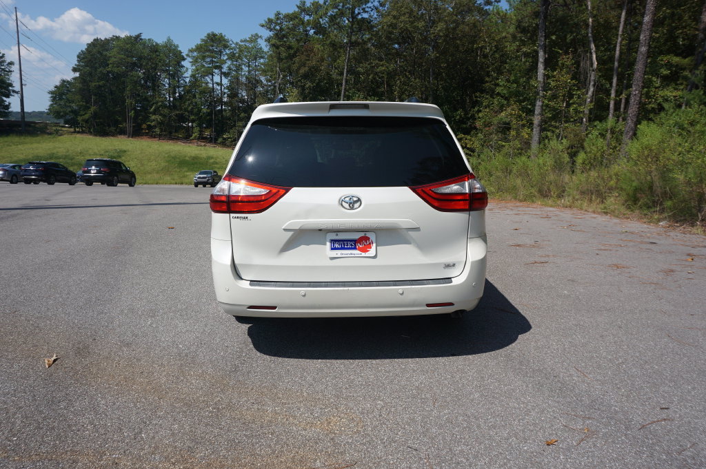 Used 2015 Toyota Sienna XLE Premium FWD image 26