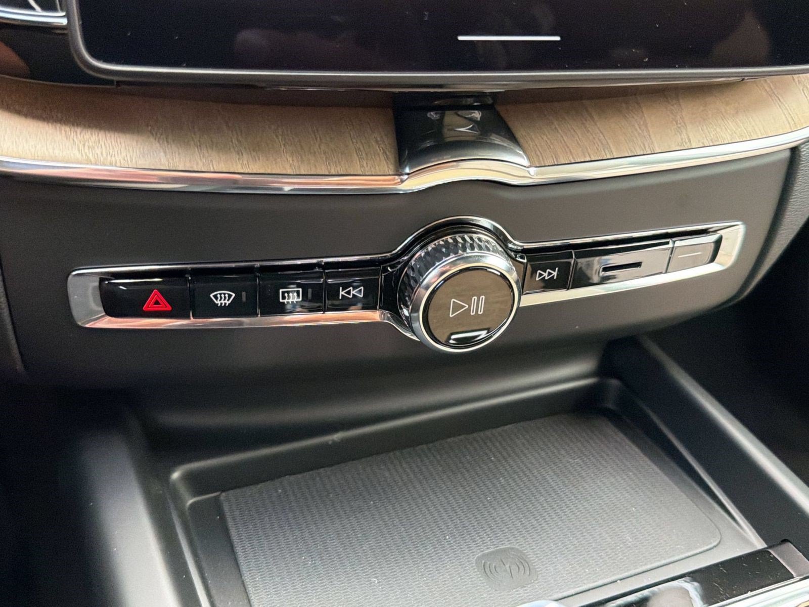New 2026 Volvo XC60 B5 Plus w/ Climate Package AWD/4WD image 17