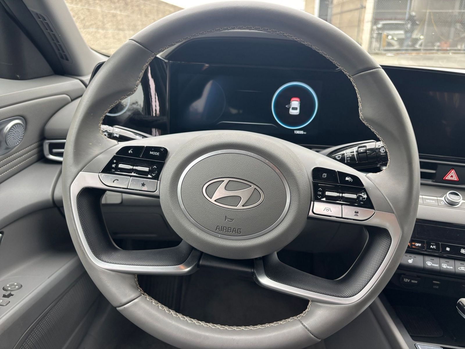 Used 2025 Hyundai Elantra SEL image 30