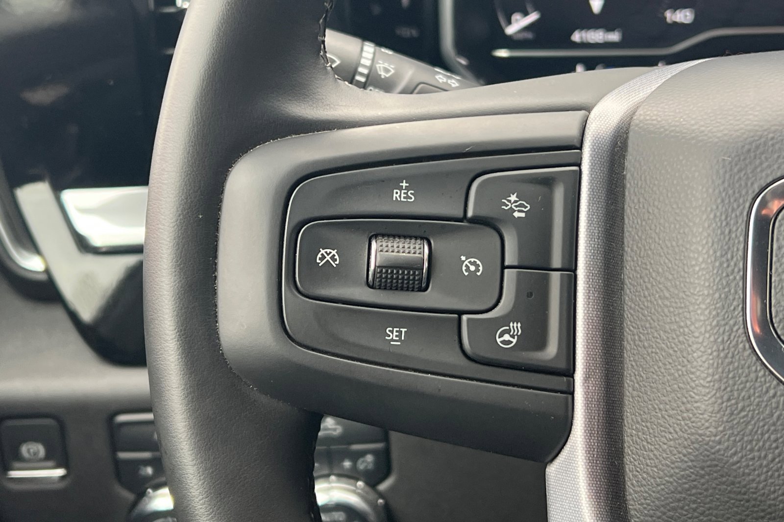 Used 2025 GMC Sierra 1500 SLE image 32