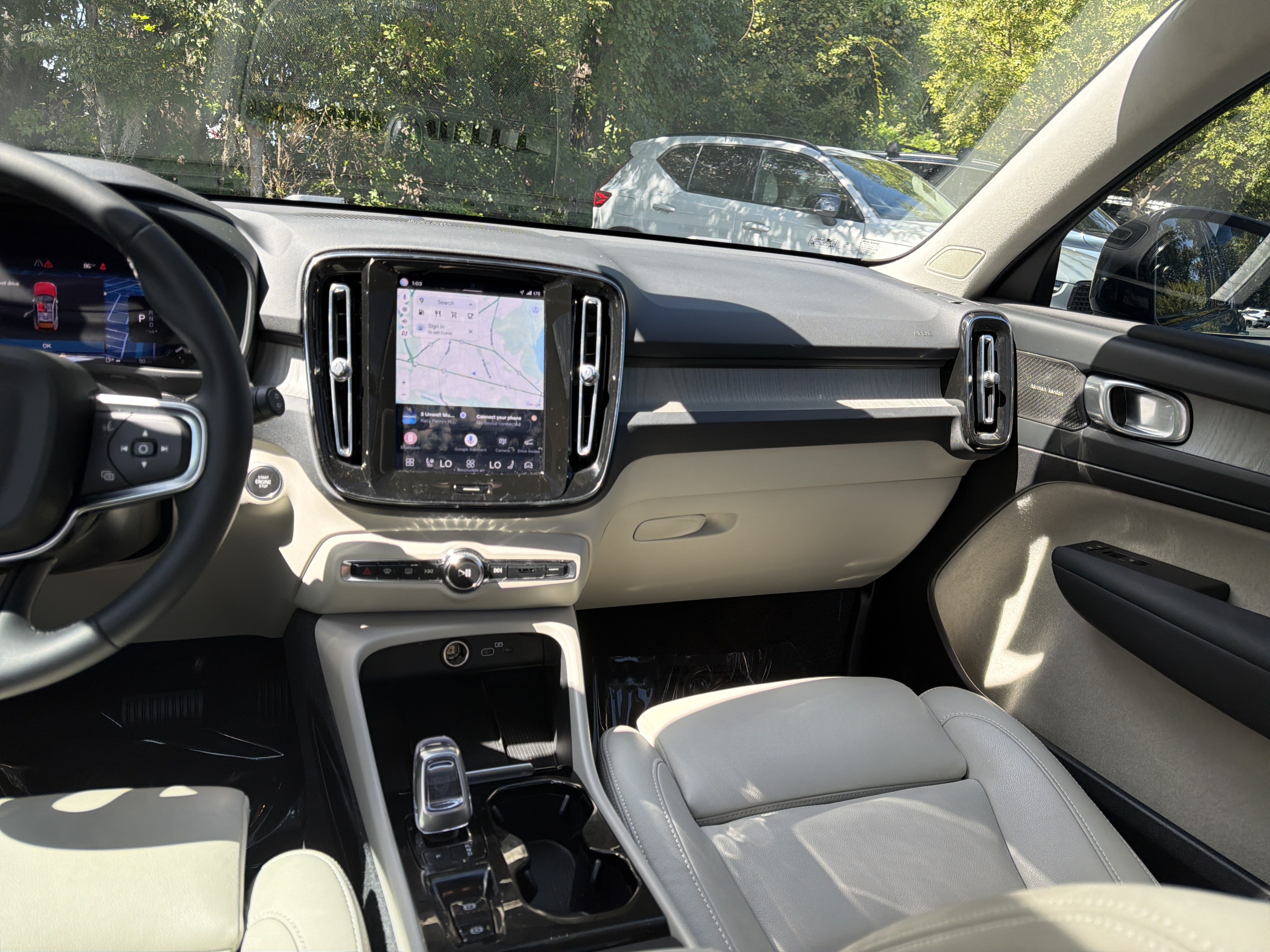 Certified 2024 Volvo XC40 B5 Ultimate w/ Protection Package Premier AWD/4WD image 31