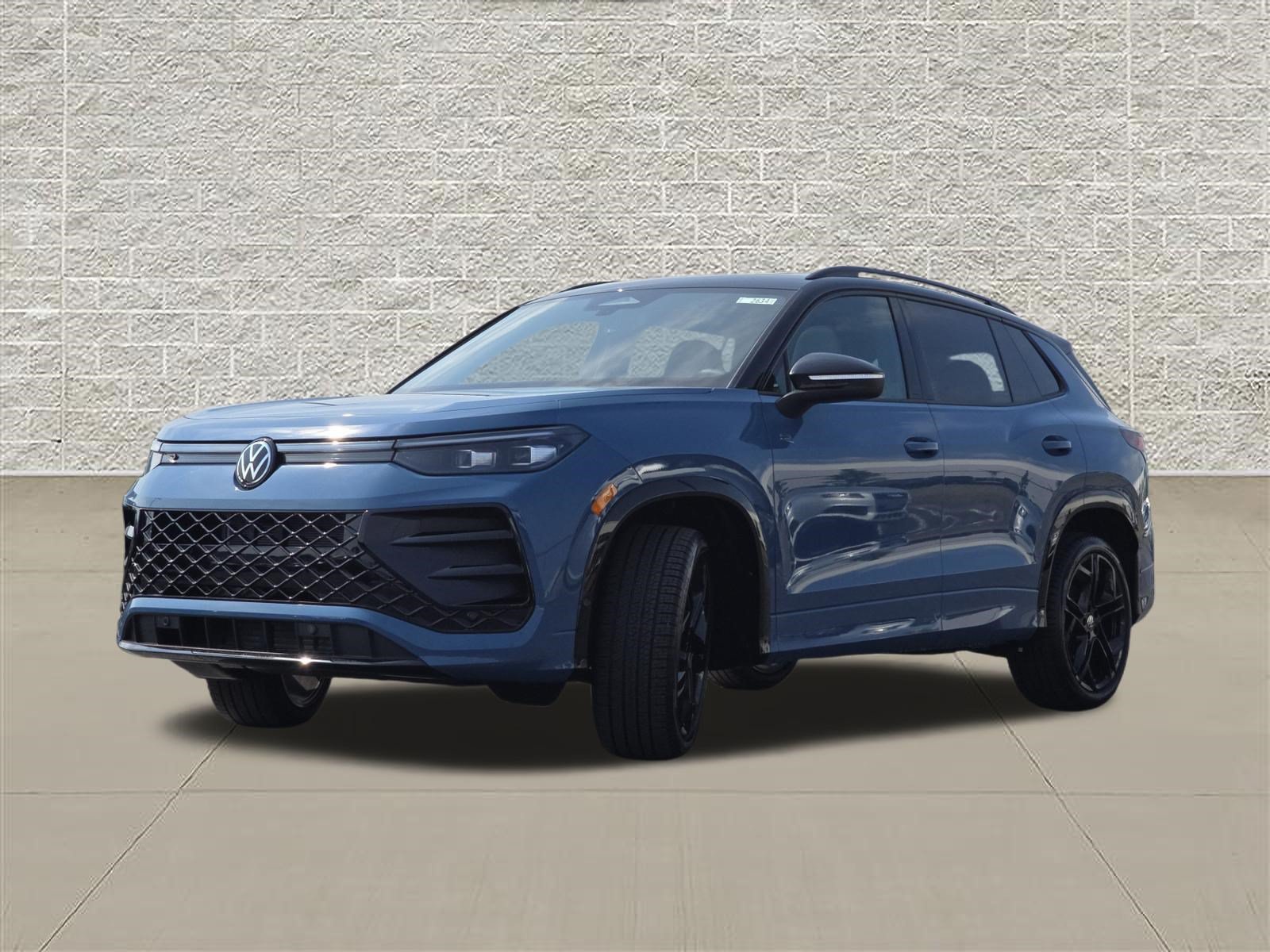 New 2026 Volkswagen Tiguan SE R-Line AWD/4WD image 3