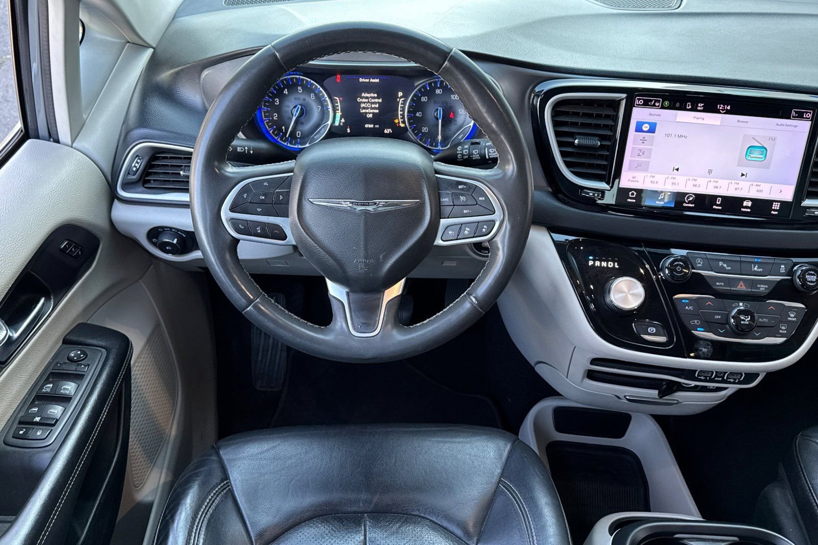 Used 2022 Chrysler Pacifica Touring-L image 17