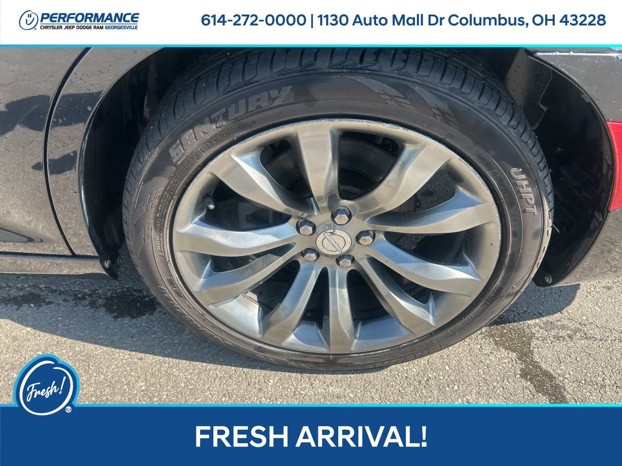 Used 2015 Chrysler 300 C Platinum w/ Light Group RWD image 10