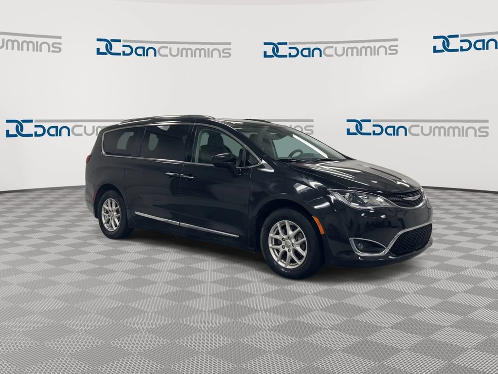 Used 2020 Chrysler Pacifica Touring-L FWD image 2