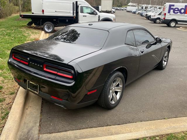 Used 2015 Dodge Challenger SXT image 27