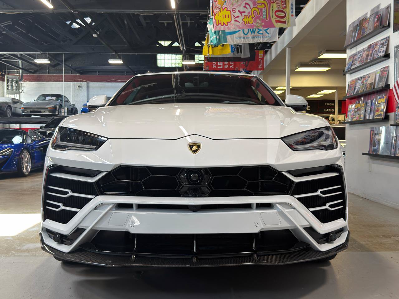 Used 2020 Lamborghini Urus AWD/4WD image 2