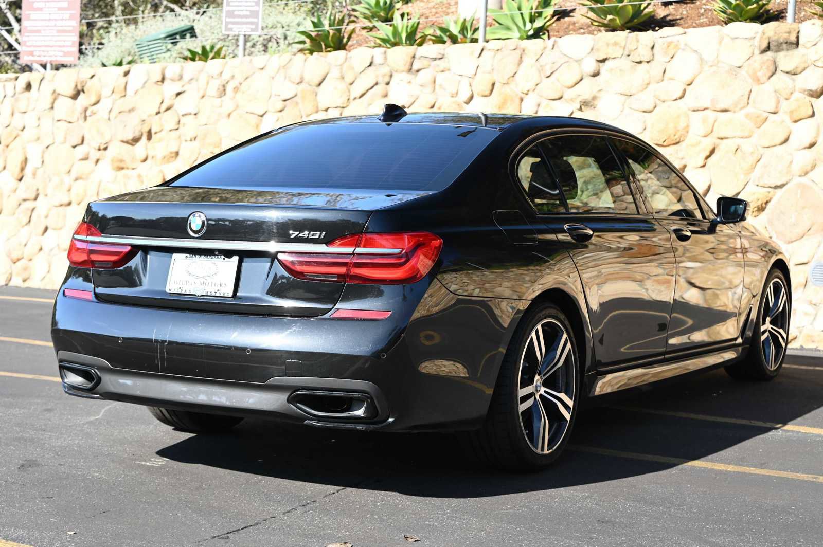 Used 2019 BMW 740i w/ M Sport Package image 6