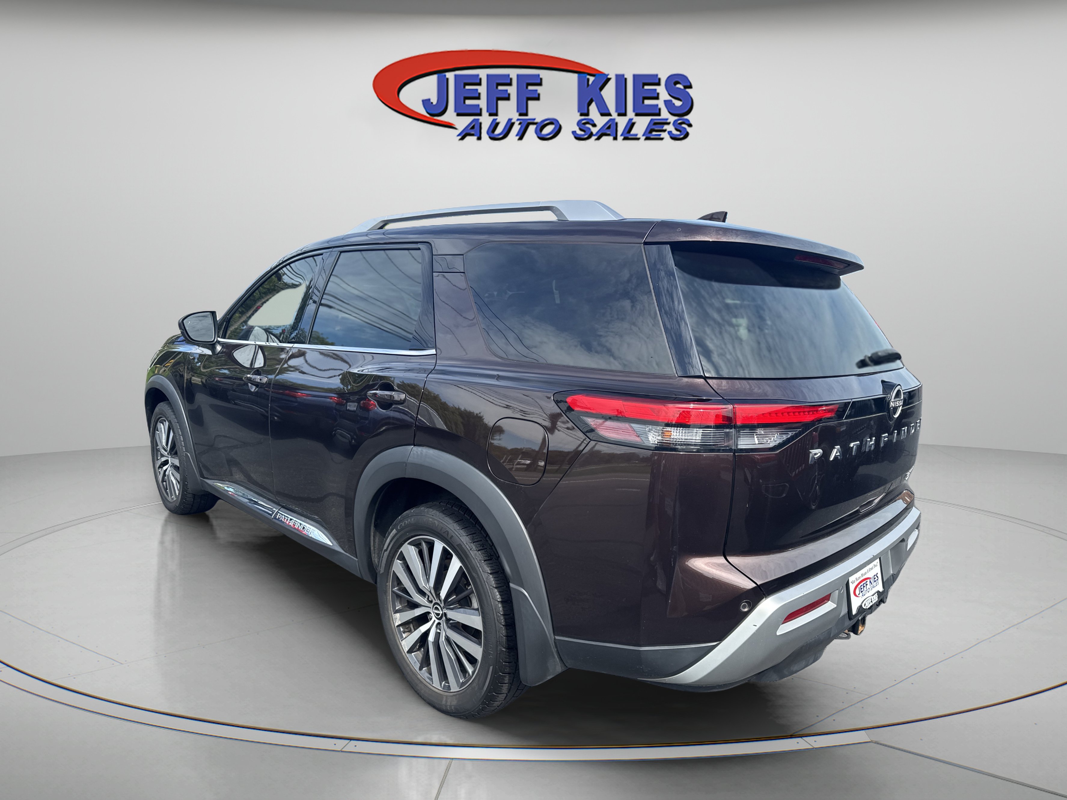 Used 2022 Nissan Pathfinder Platinum w/ Cargo Package AWD/4WD image 7