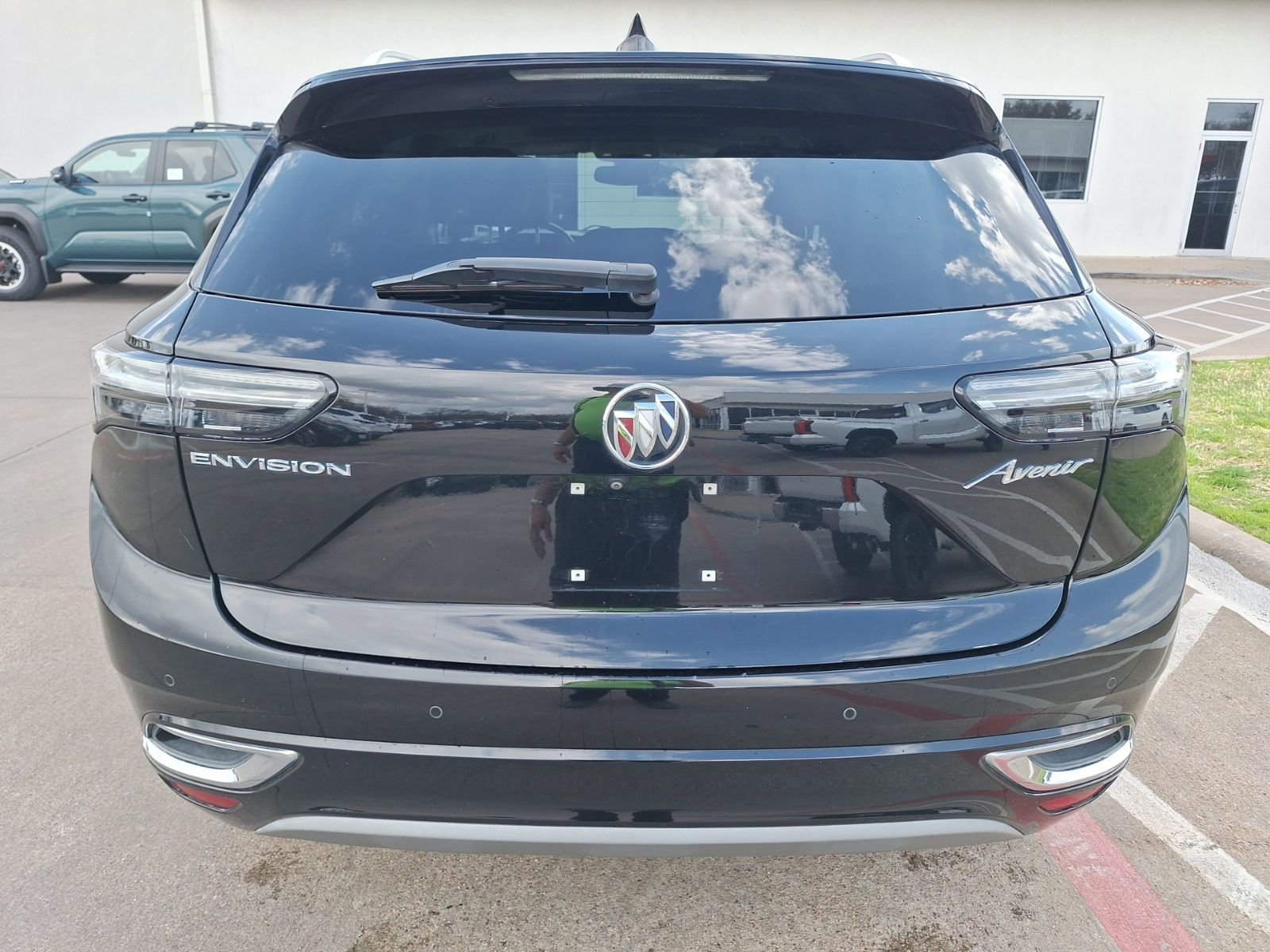 Used 2022 Buick Envision Avenir w/ Safety Package image 5