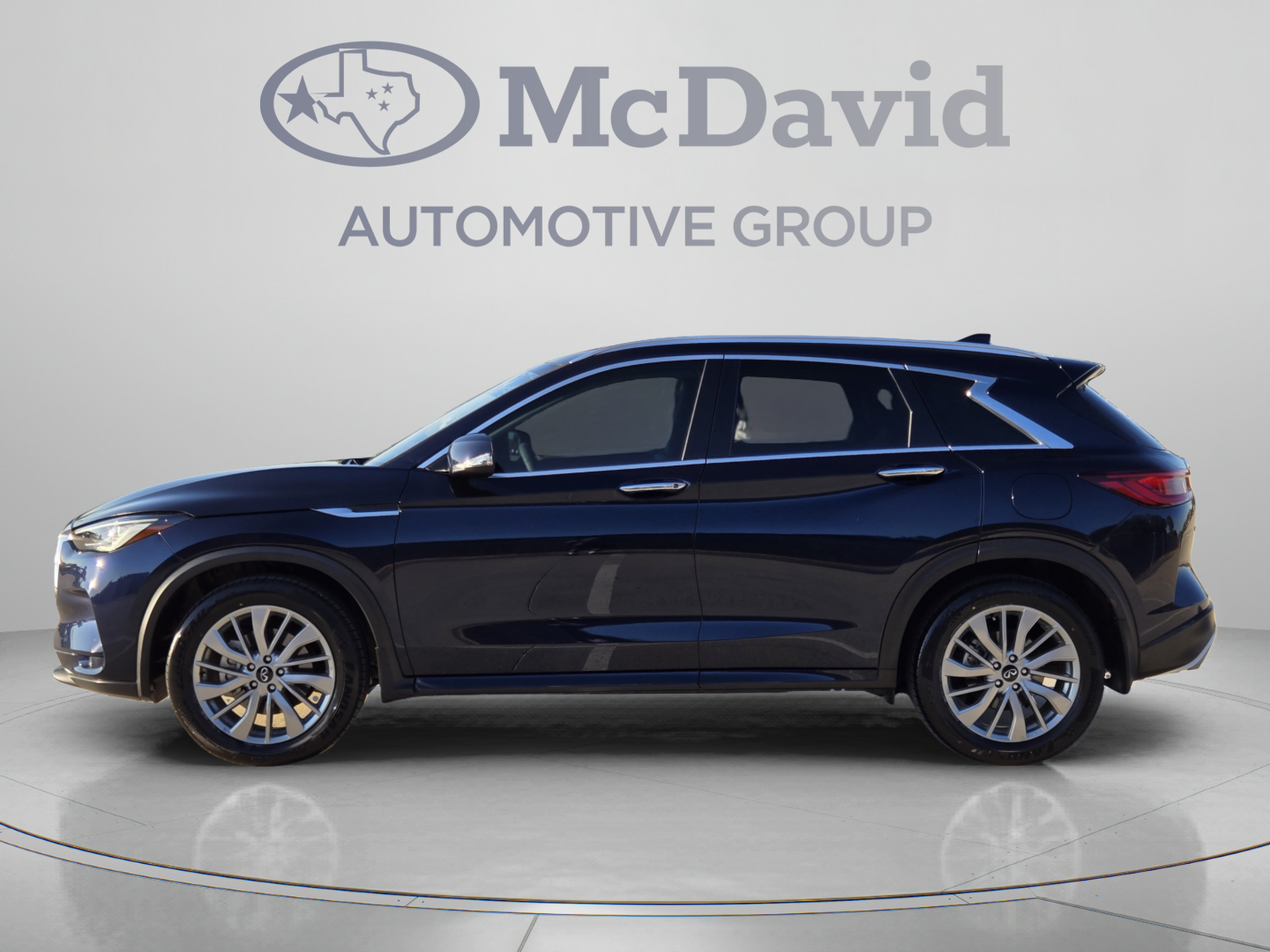 Used 2023 INFINITI QX50 Luxe FWD image 2