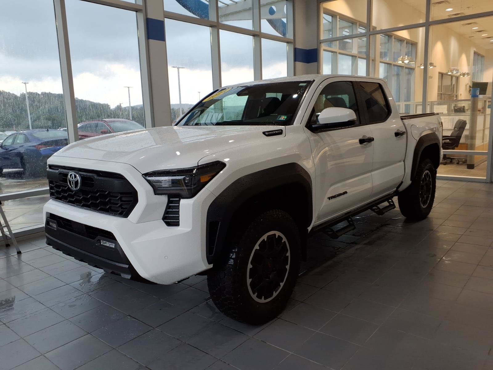 Used 2024 Toyota Tacoma TRD Off-Road w/ TRD Off Road Upgrade Package AWD/4WD image 8
