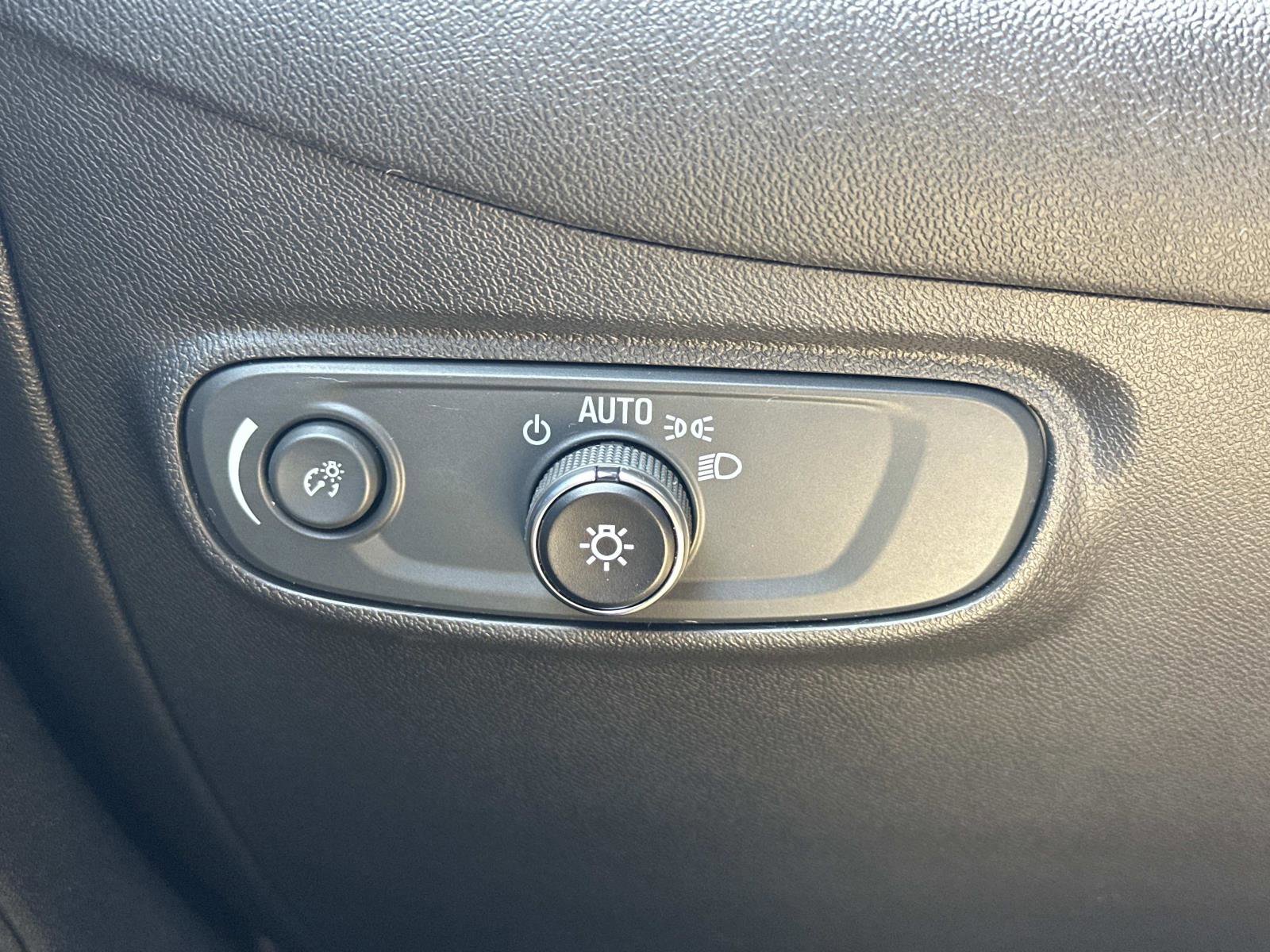 Used 2022 Chevrolet Equinox LT image 25