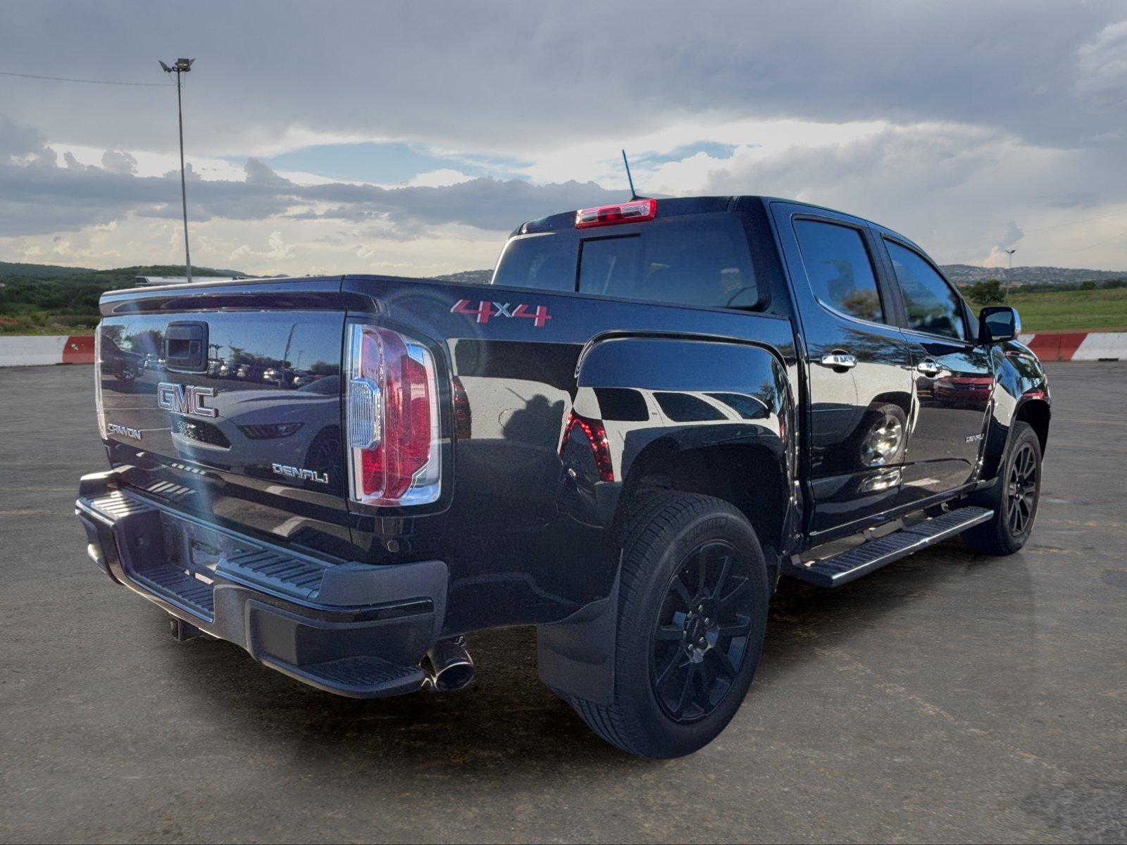 Used 2018 GMC Canyon Denali AWD/4WD image 3