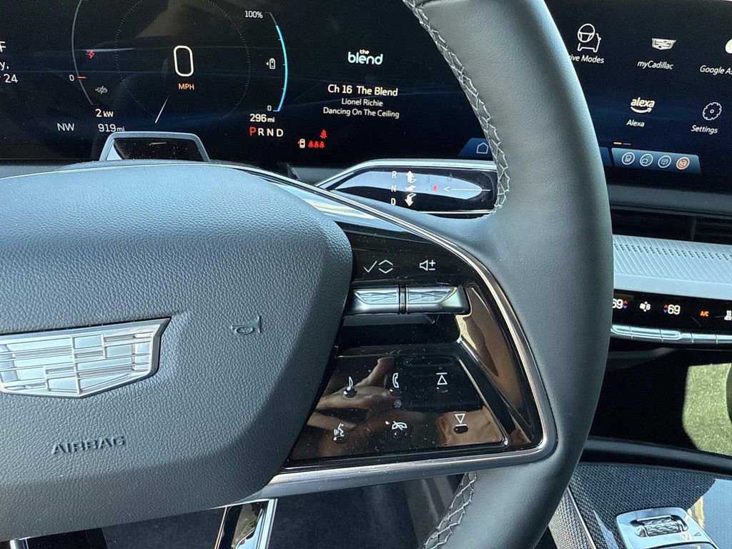 Certified 2025 Cadillac Optiq Sport 2 image 28