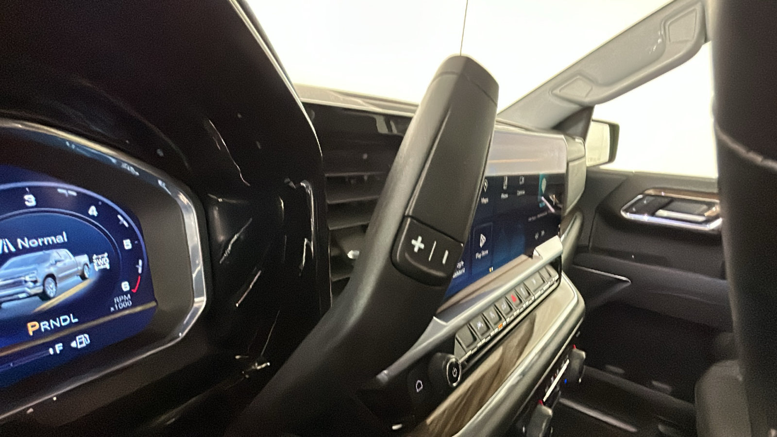 Used 2023 Chevrolet Silverado 1500 LT AWD/4WD image 23