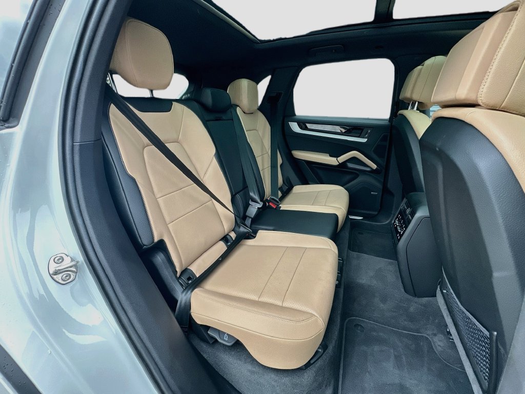 Certified 2026 Porsche Cayenne AWD/4WD image 28