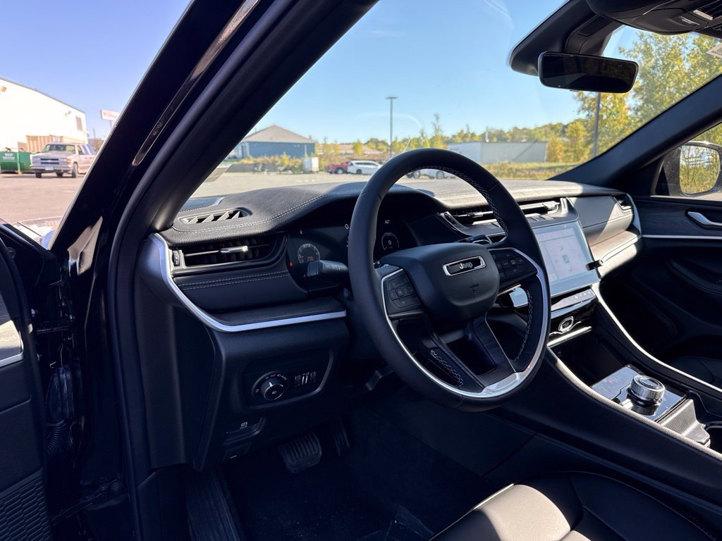 New 2027 Jeep Grand Cherokee Limited AWD/4WD image 25