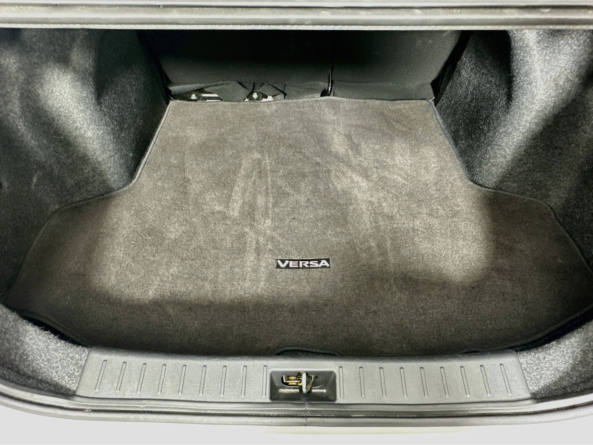 Used 2025 Nissan Versa SV FWD image 26