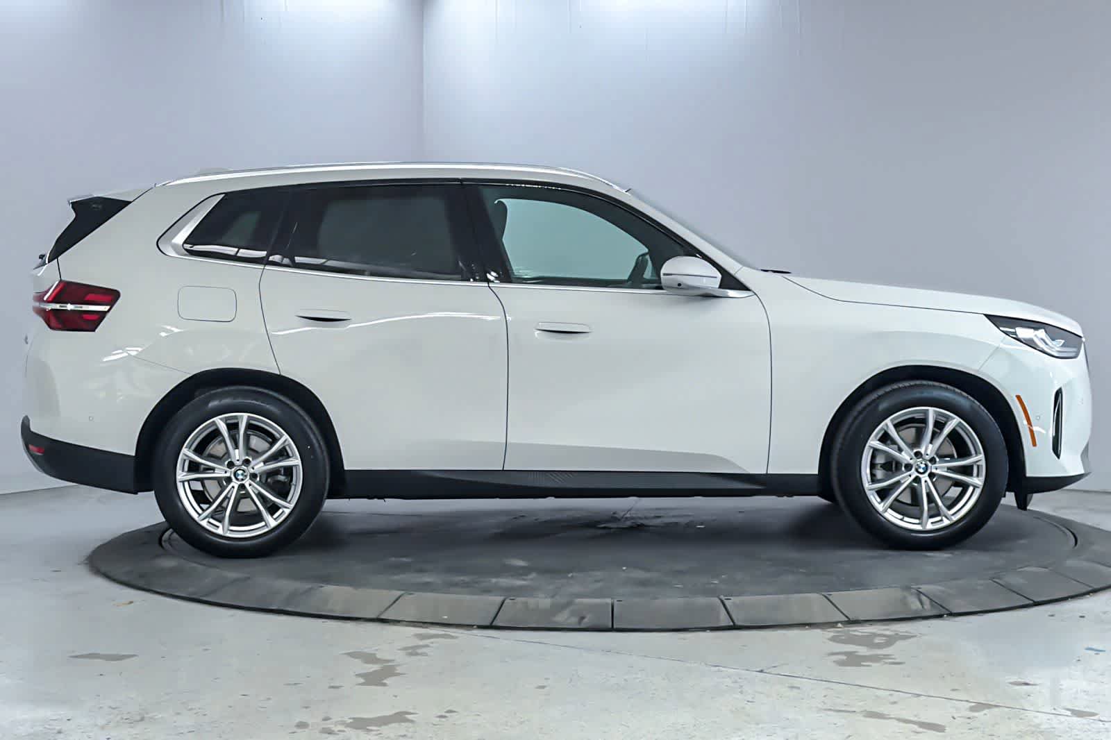 Used 2025 BMW X3 xDrive30i w/ Premium Package AWD/4WD image 8