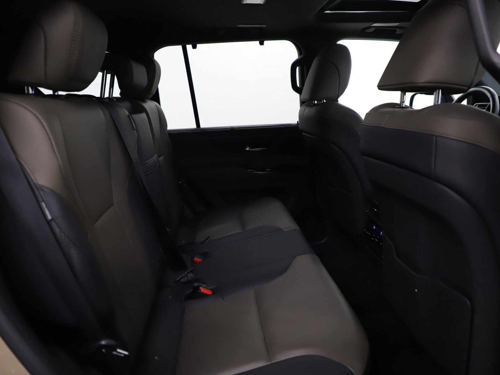 Used 2025 Lexus LX 700h Overtrail AWD/4WD image 12
