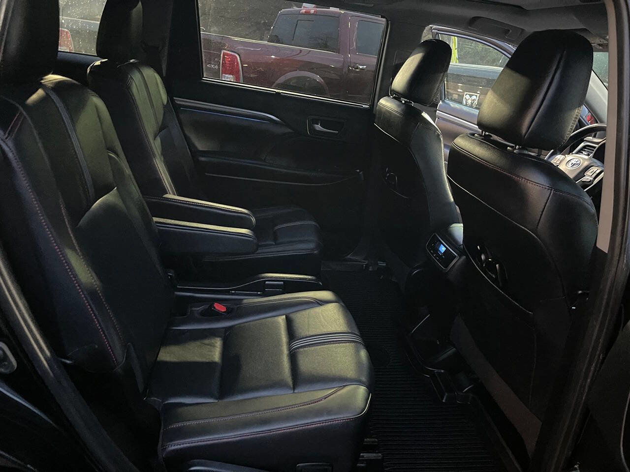 Used 2019 Toyota Highlander SE AWD/4WD image 31