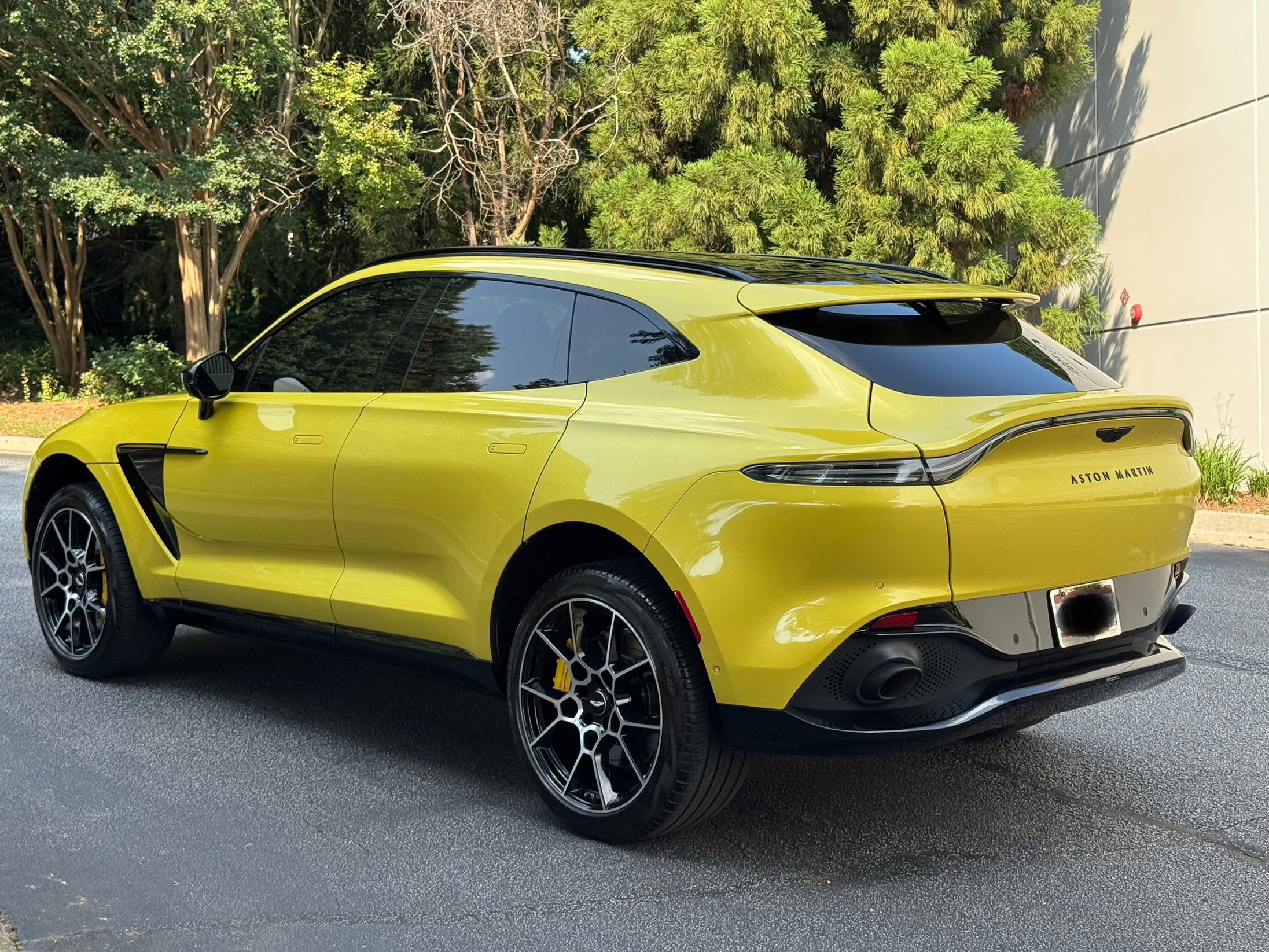 Used 2021 Aston Martin DBX AWD/4WD image 8