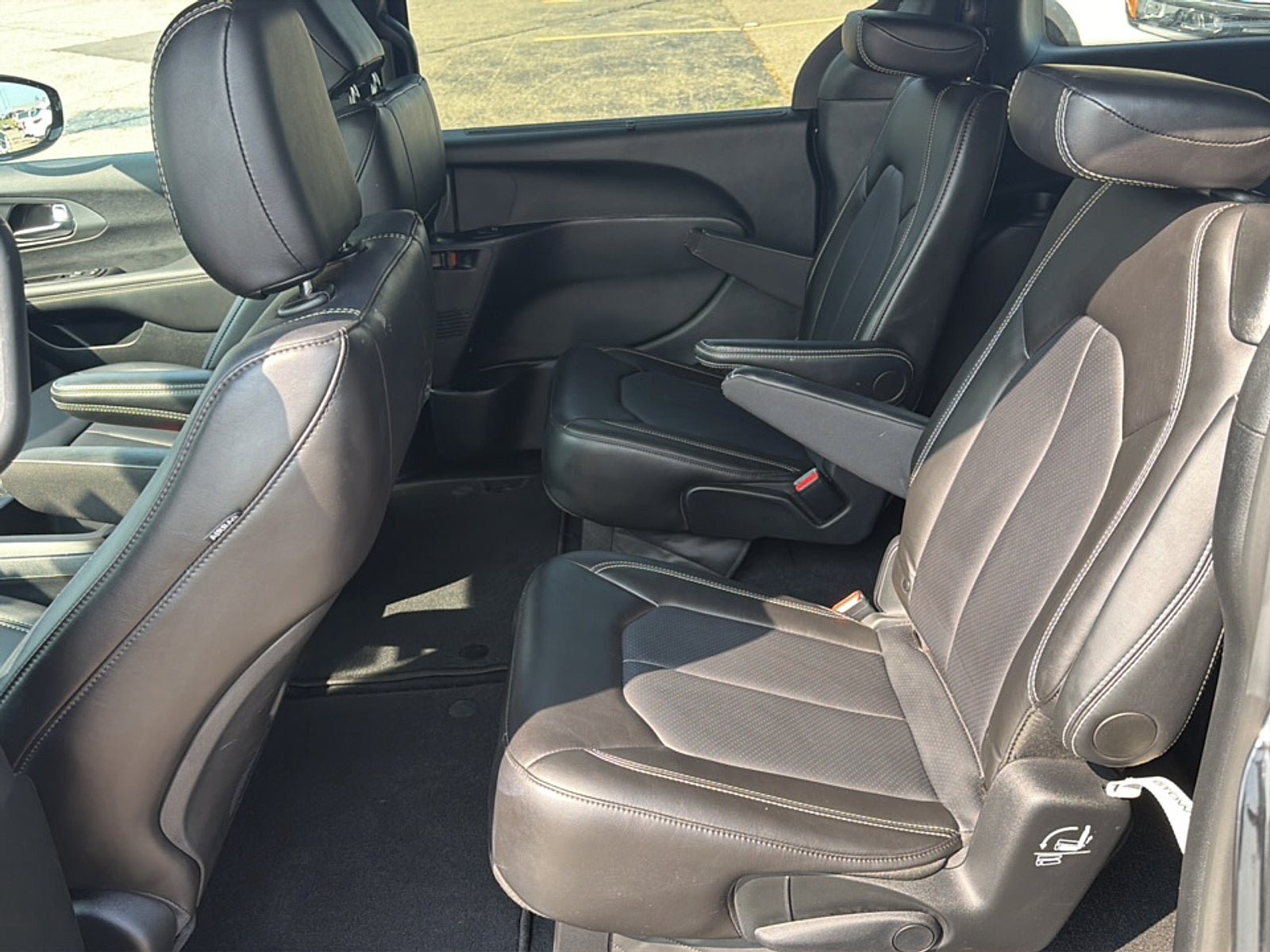 Used 2026 Chrysler Pacifica Select FWD image 16