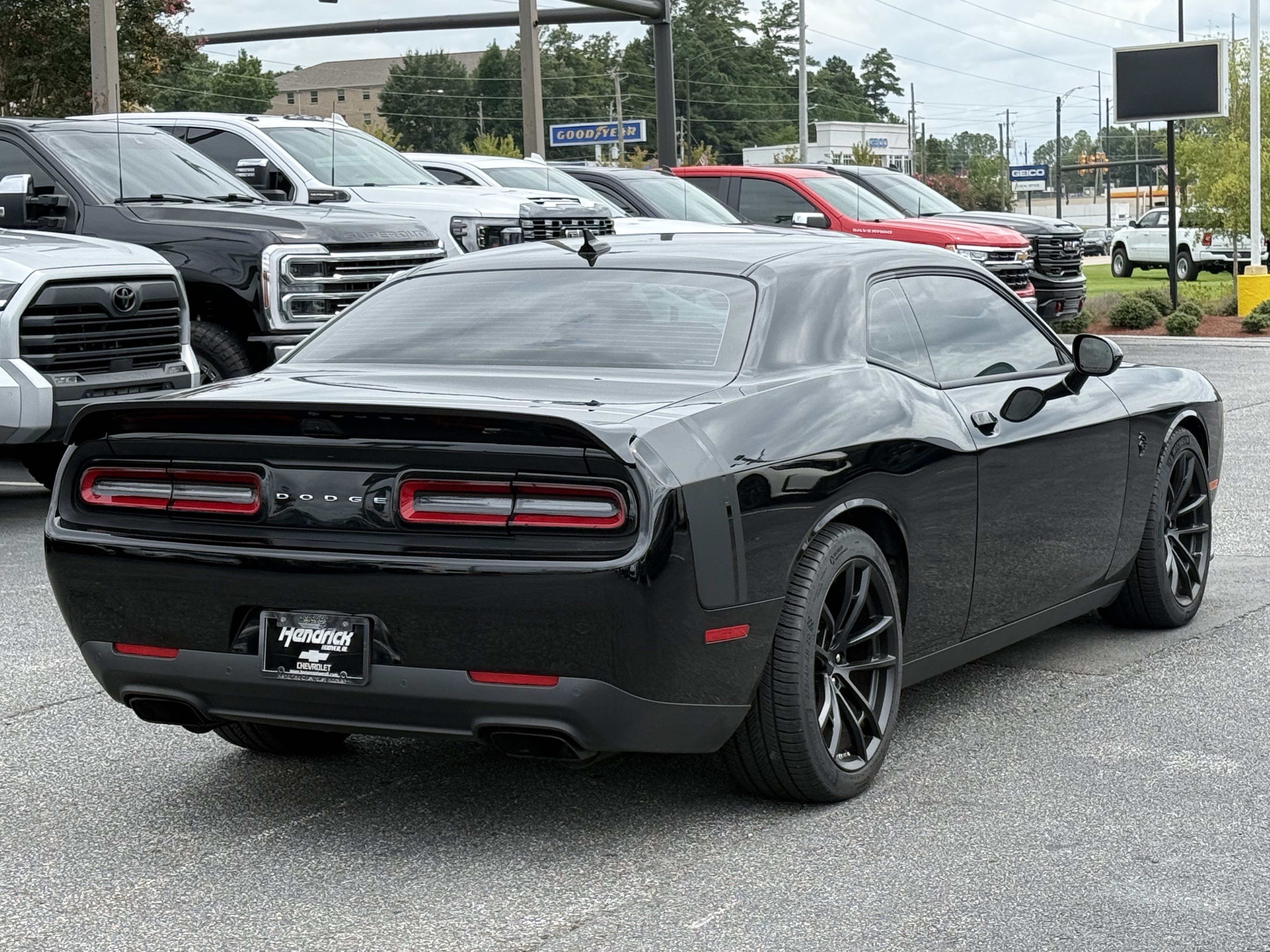 Used 2023 Dodge Challenger SRT Hellcat w/ Driver Convenience Group RWD image 11