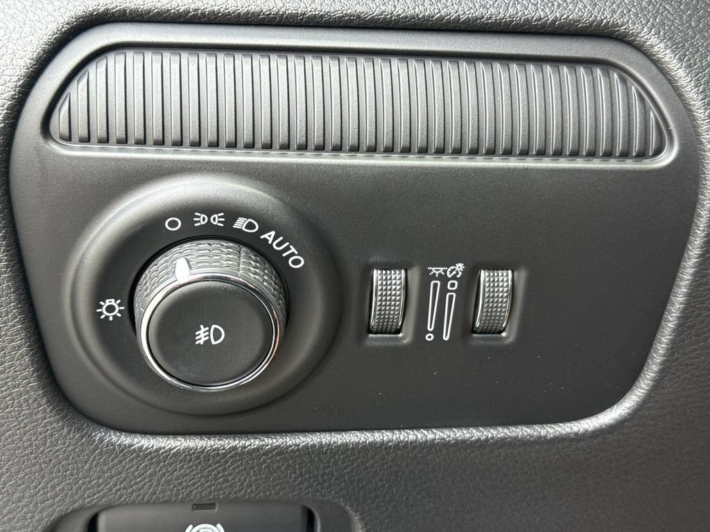 Used 2025 Jeep Wagoneer 4WD image 23