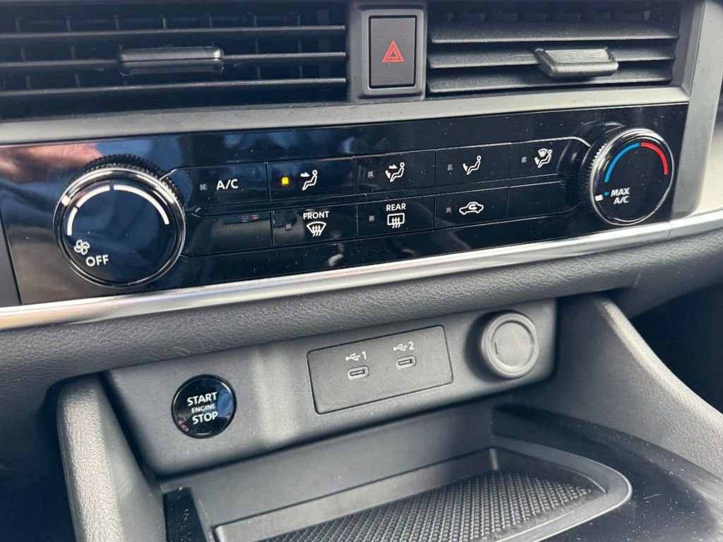 Used 2025 Nissan Rogue S image 18