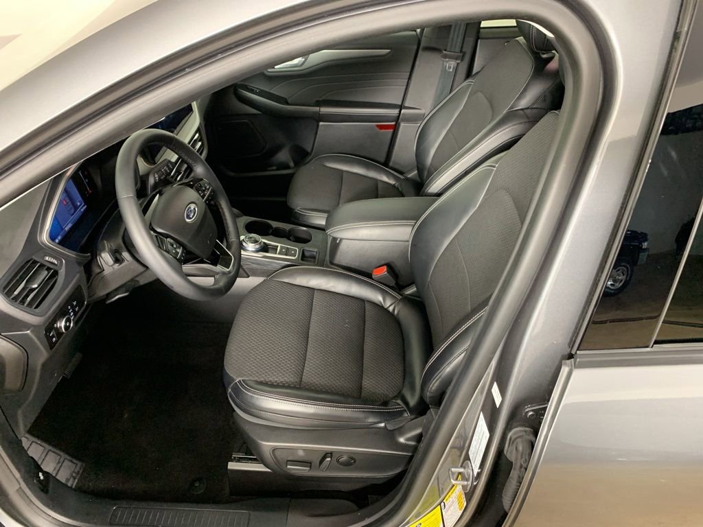 Used 2023 Ford Escape SE image 27