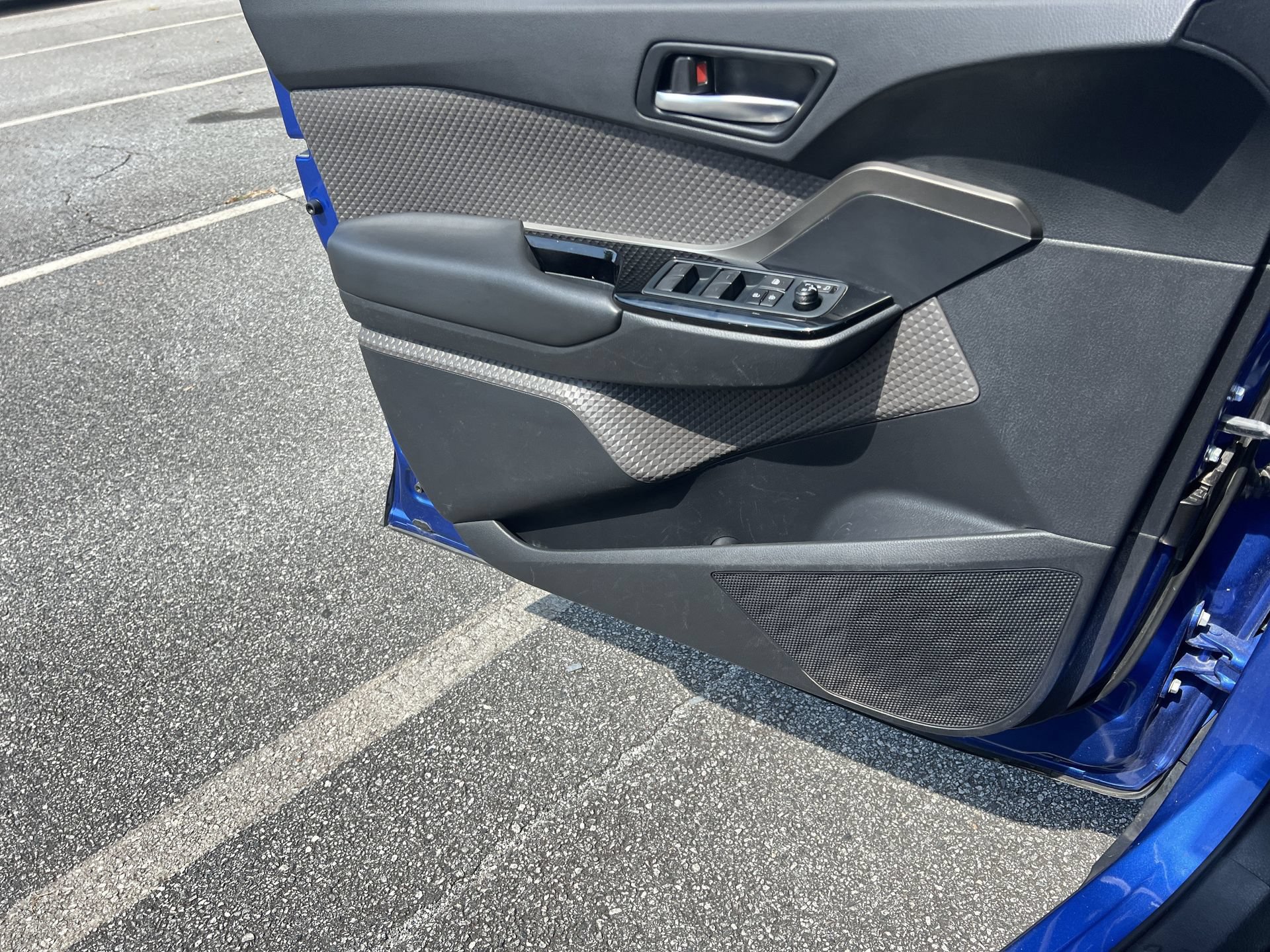 Used 2022 Toyota C-HR Limited FWD image 14