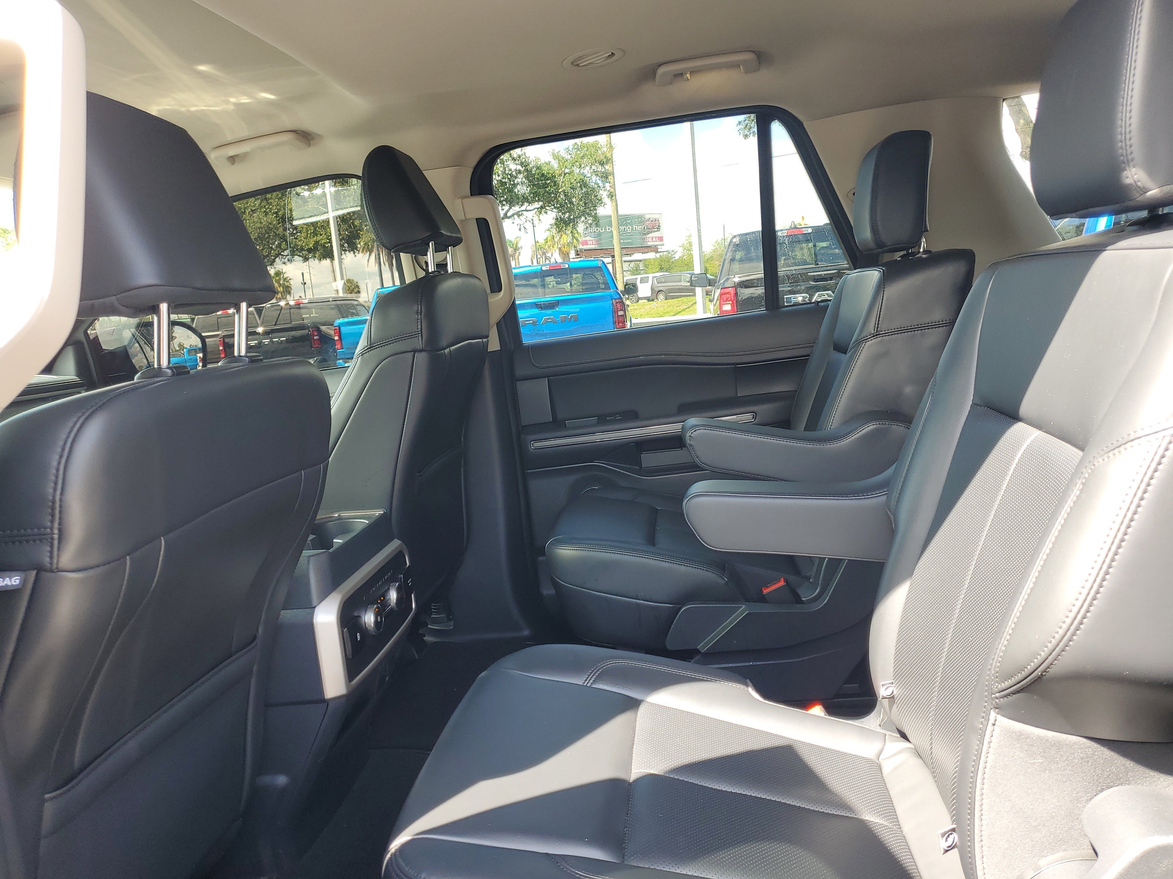 Used 2024 Ford Expedition XLT RWD image 12