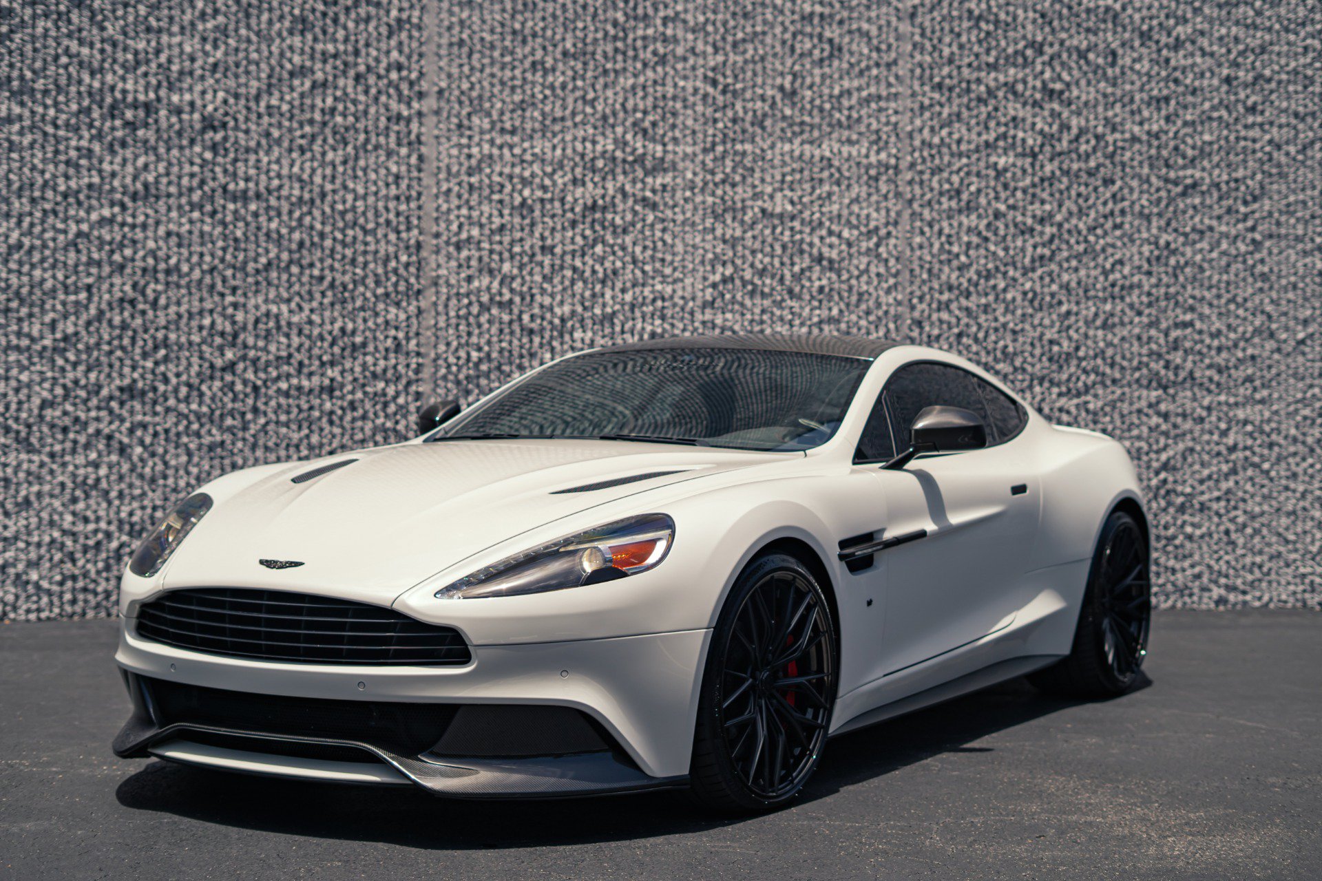 Used 2015 Aston Martin Vanquish Coupe RWD image 1