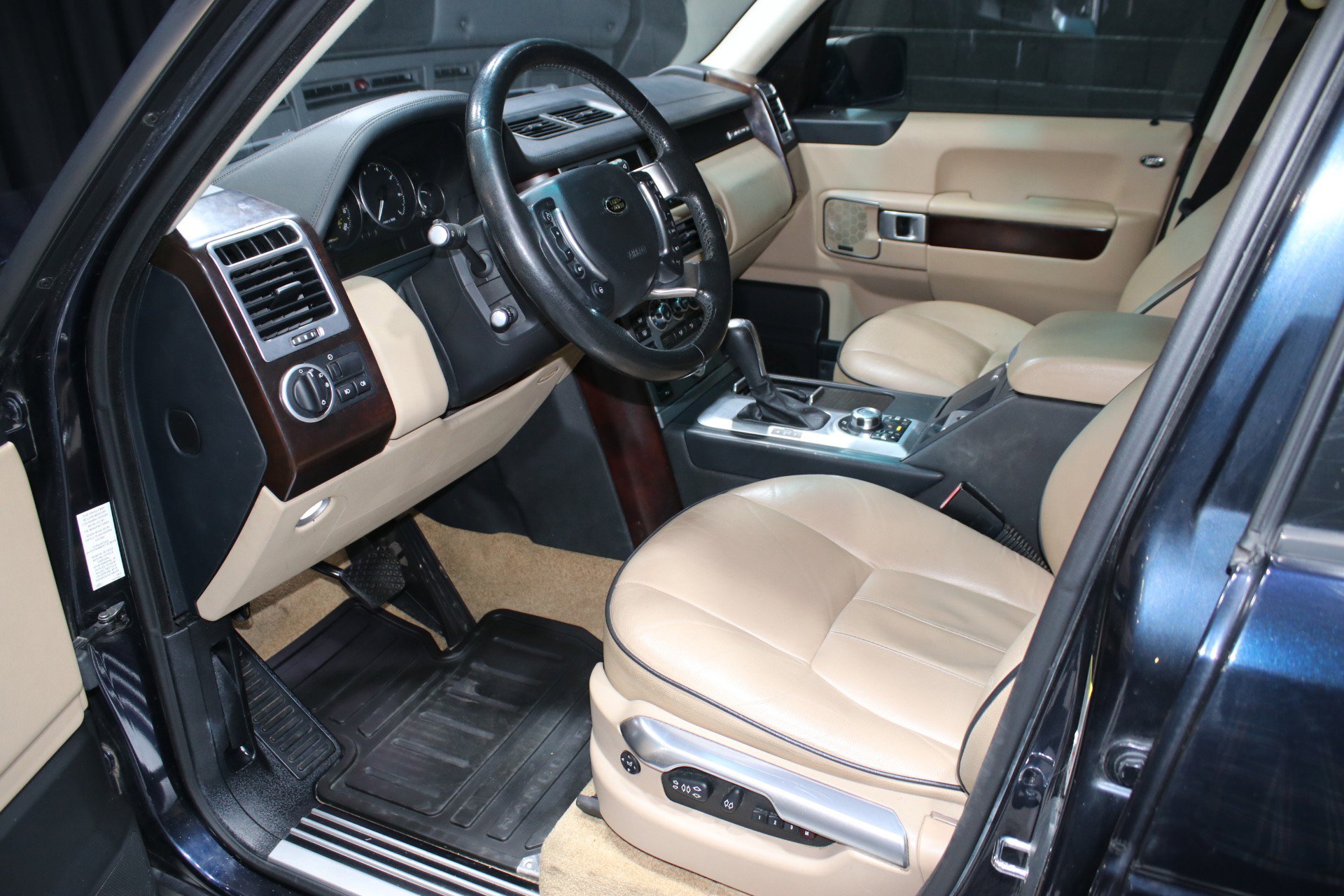 Used 2007 Land Rover Range Rover HSE image 3