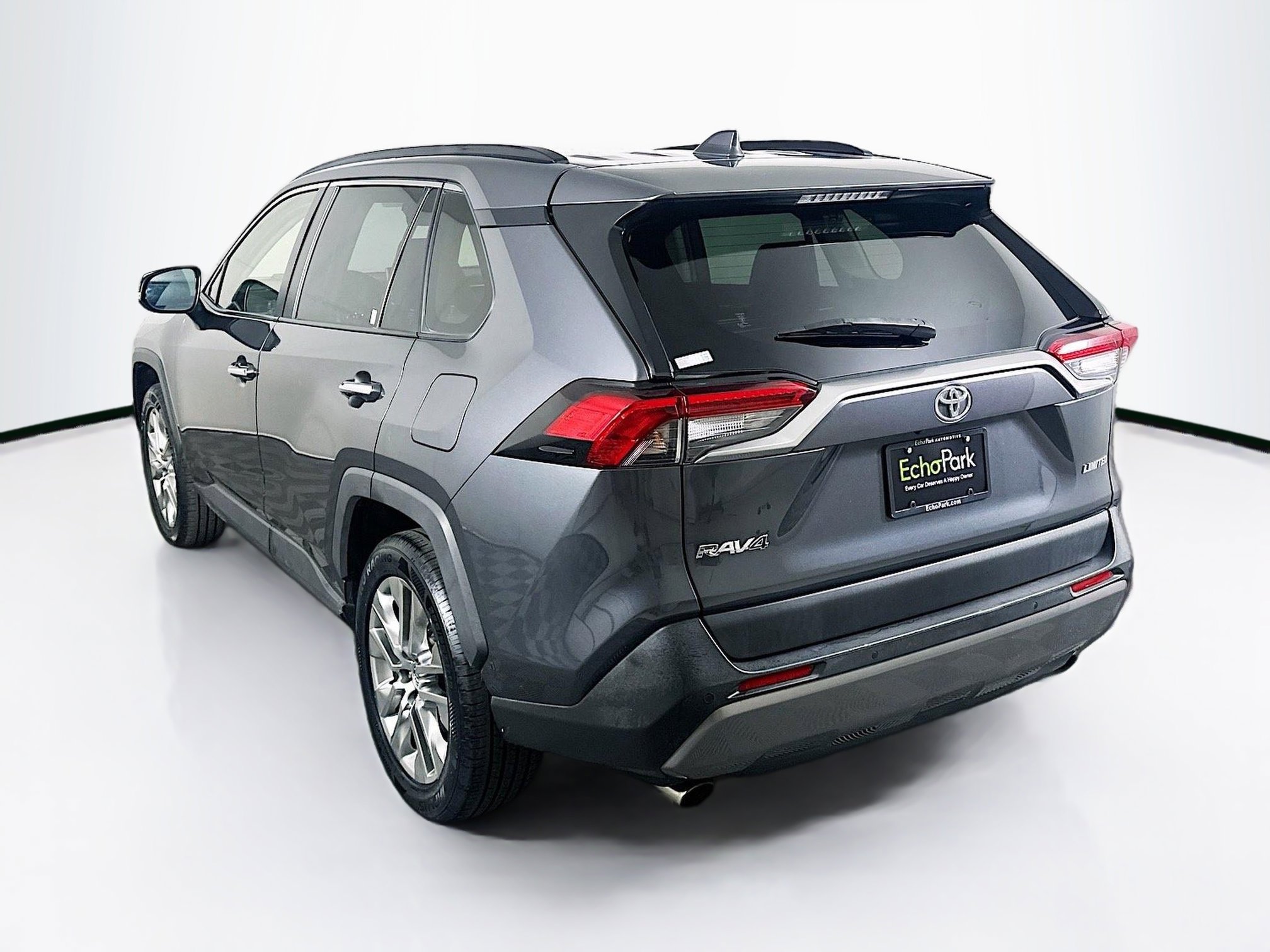 Used 2019 Toyota RAV4 Limited w/ Advanced Technology Package FWD image 5