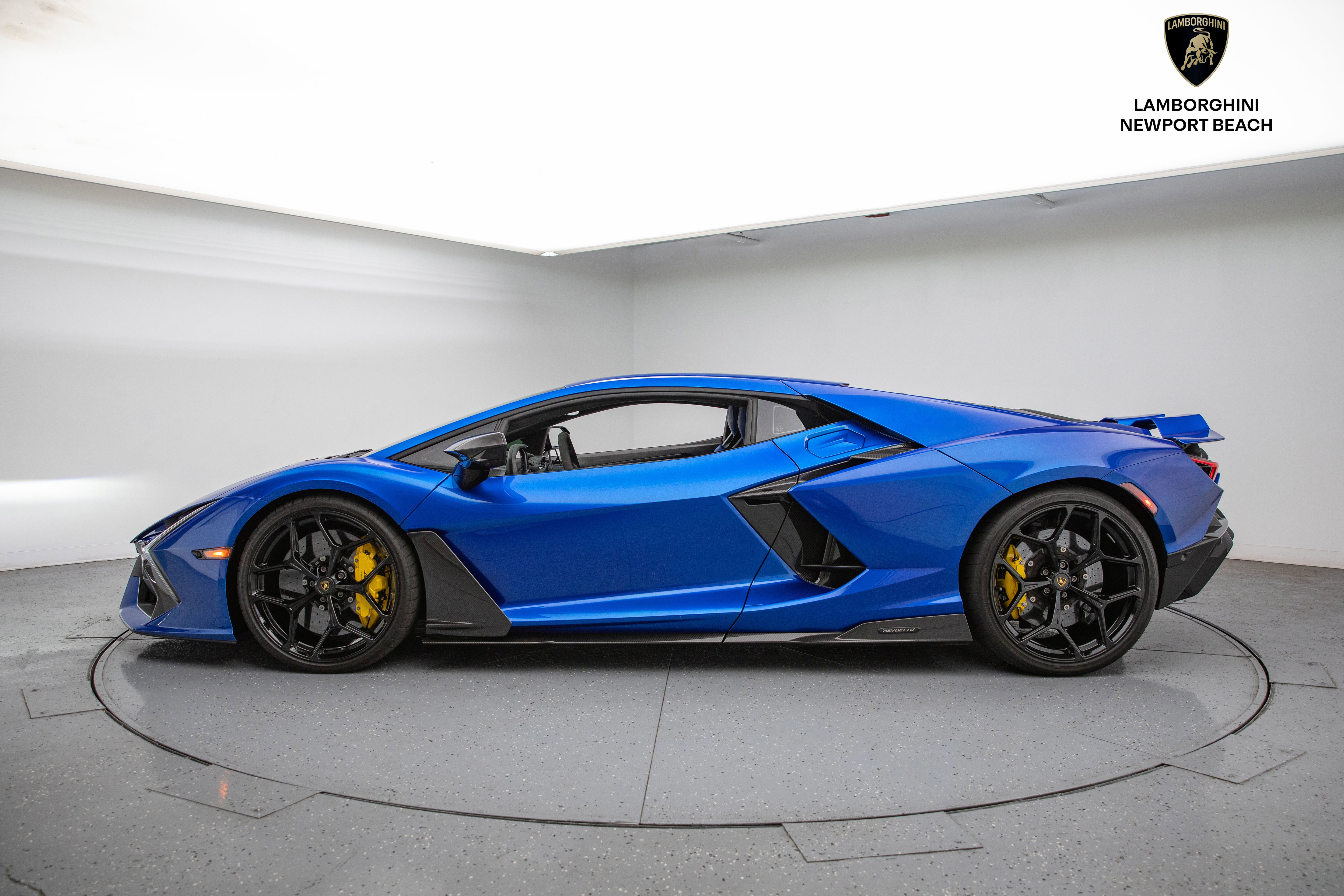 Used 2024 Lamborghini Revuelto image 20