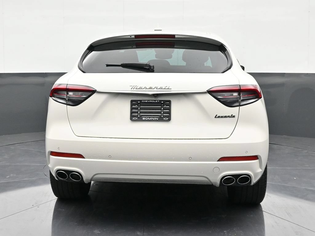 Used 2024 Maserati Levante GT Ultima AWD/4WD image 2