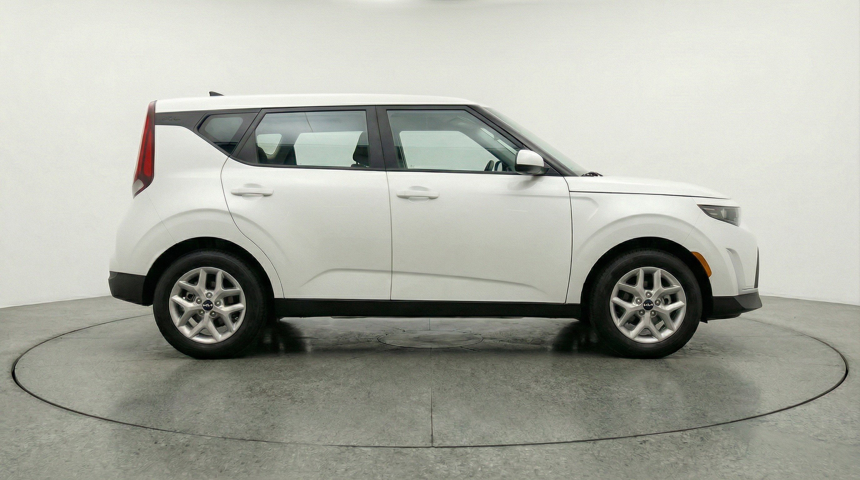 Used 2025 Kia Soul LX w/ LX Technology Package image 5