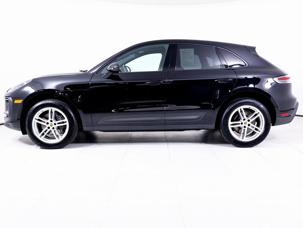 Used 2025 Porsche Macan image 2