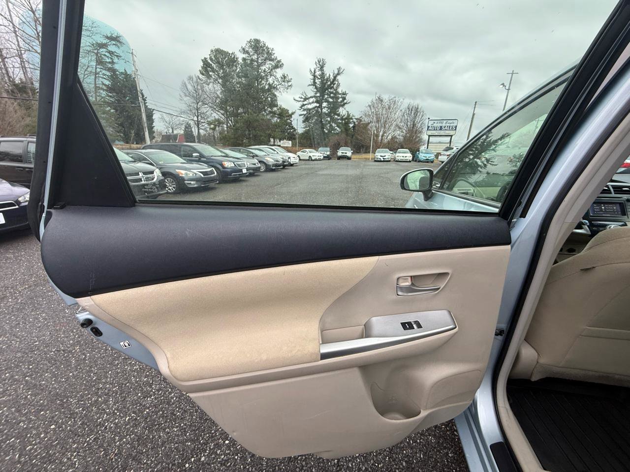 Used 2013 Toyota Prius V Three FWD image 17