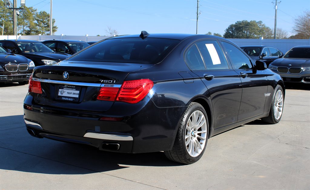 Used 2010 BMW 750i xDrive image 7
