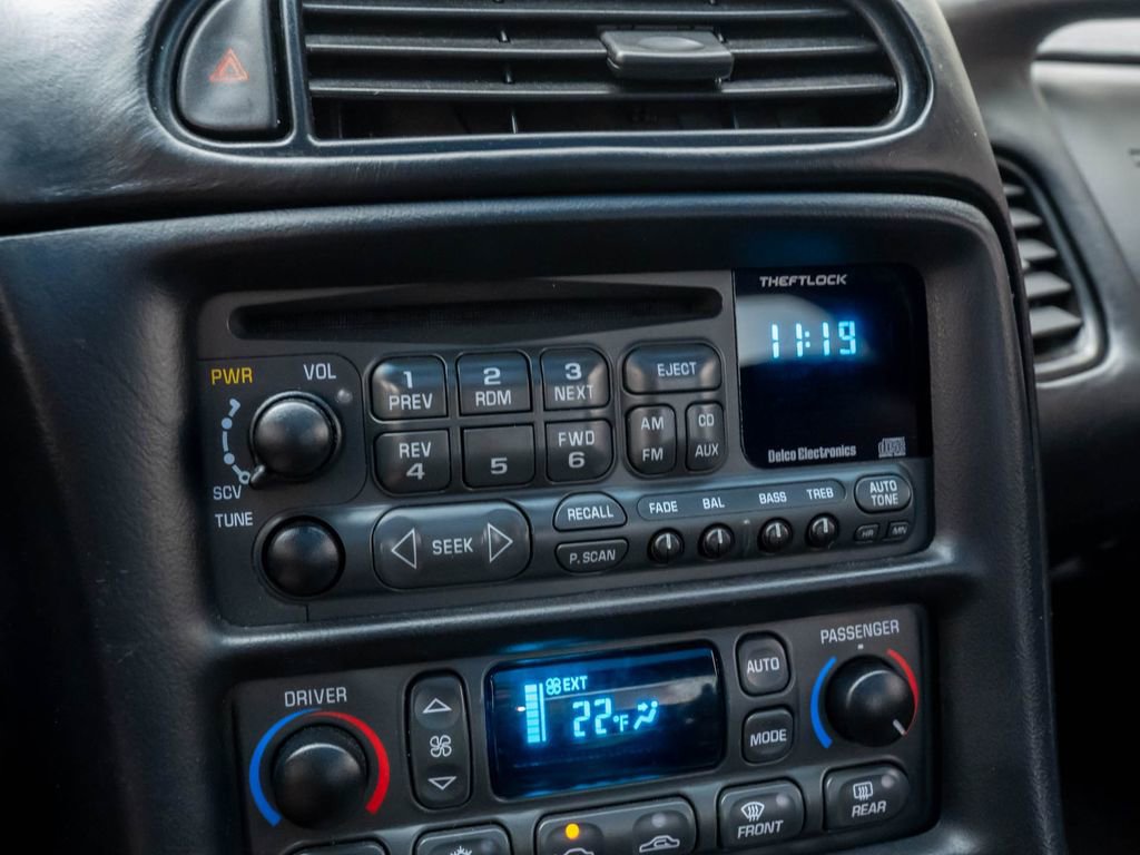 Used 2001 Chevrolet Corvette Coupe w/ Preferred Equipment Group1 image 22