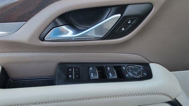 Used 2021 GMC Yukon XL Denali w/ Denali Premium Package image 19