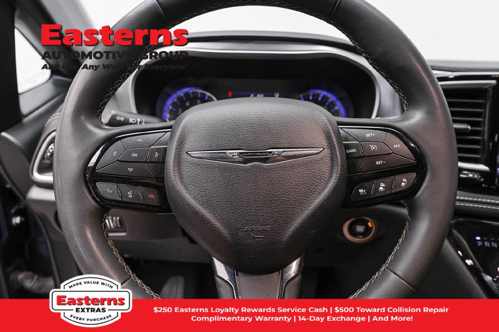 Used 2023 Chrysler Pacifica Touring-L w/ S Appearance Package FWD image 11