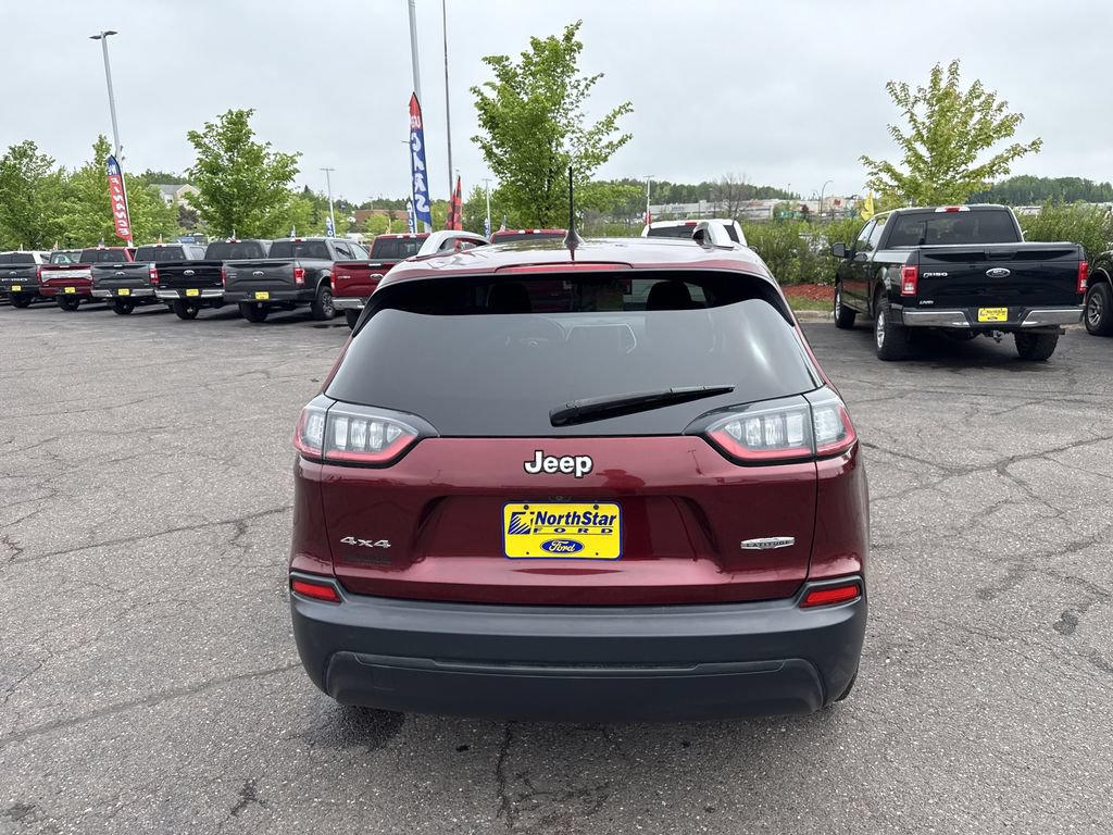 Used 2019 Jeep Cherokee Latitude w/ Cold Weather Group AWD/4WD image 7