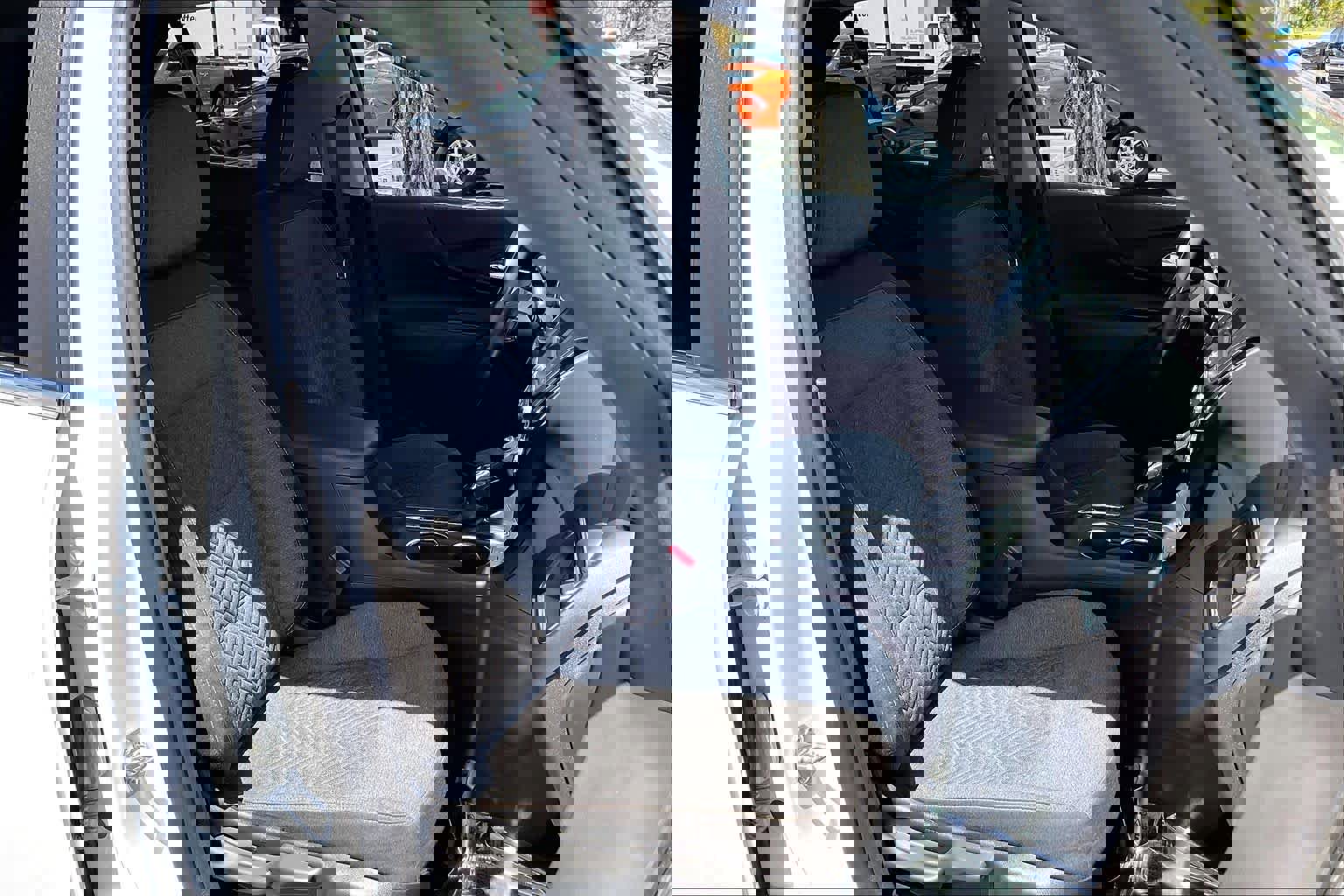 Certified 2024 Chevrolet Equinox LT w/ LPO, Floor Liner Package FWD image 8