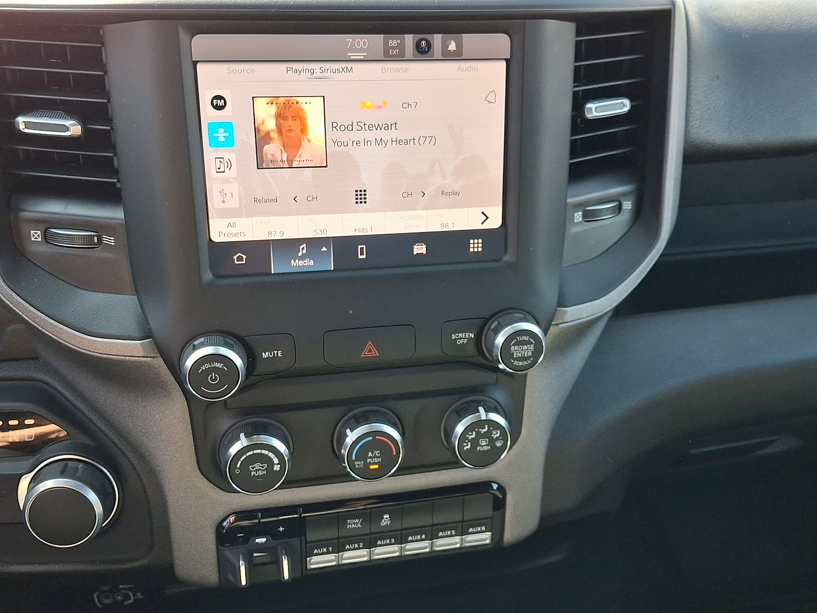 Used 2024 RAM 2500 Tradesman w/ Chrome Appearance Group image 15